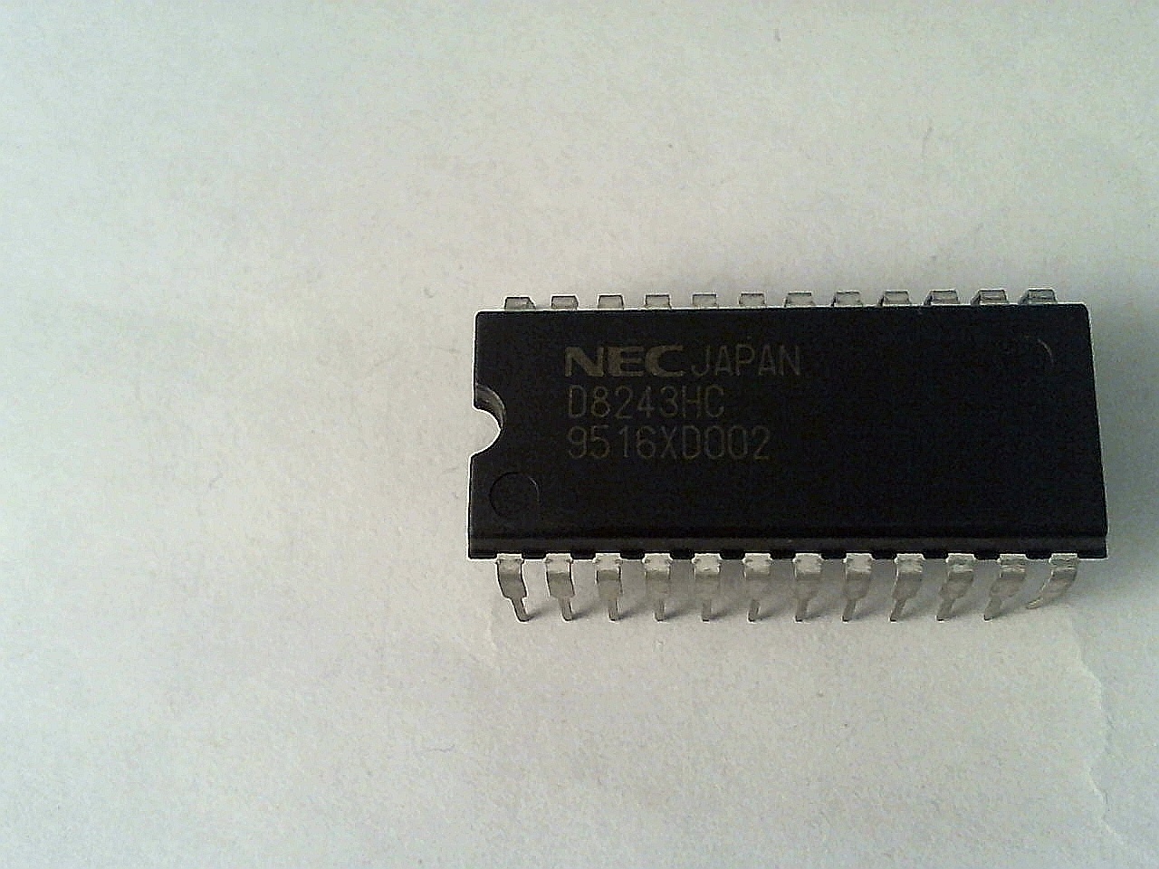 Микросхема D8243HC