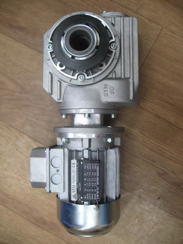 Мотор-редуктор CBP 50 1/289,5 kW0,11/4/56B5 LFB