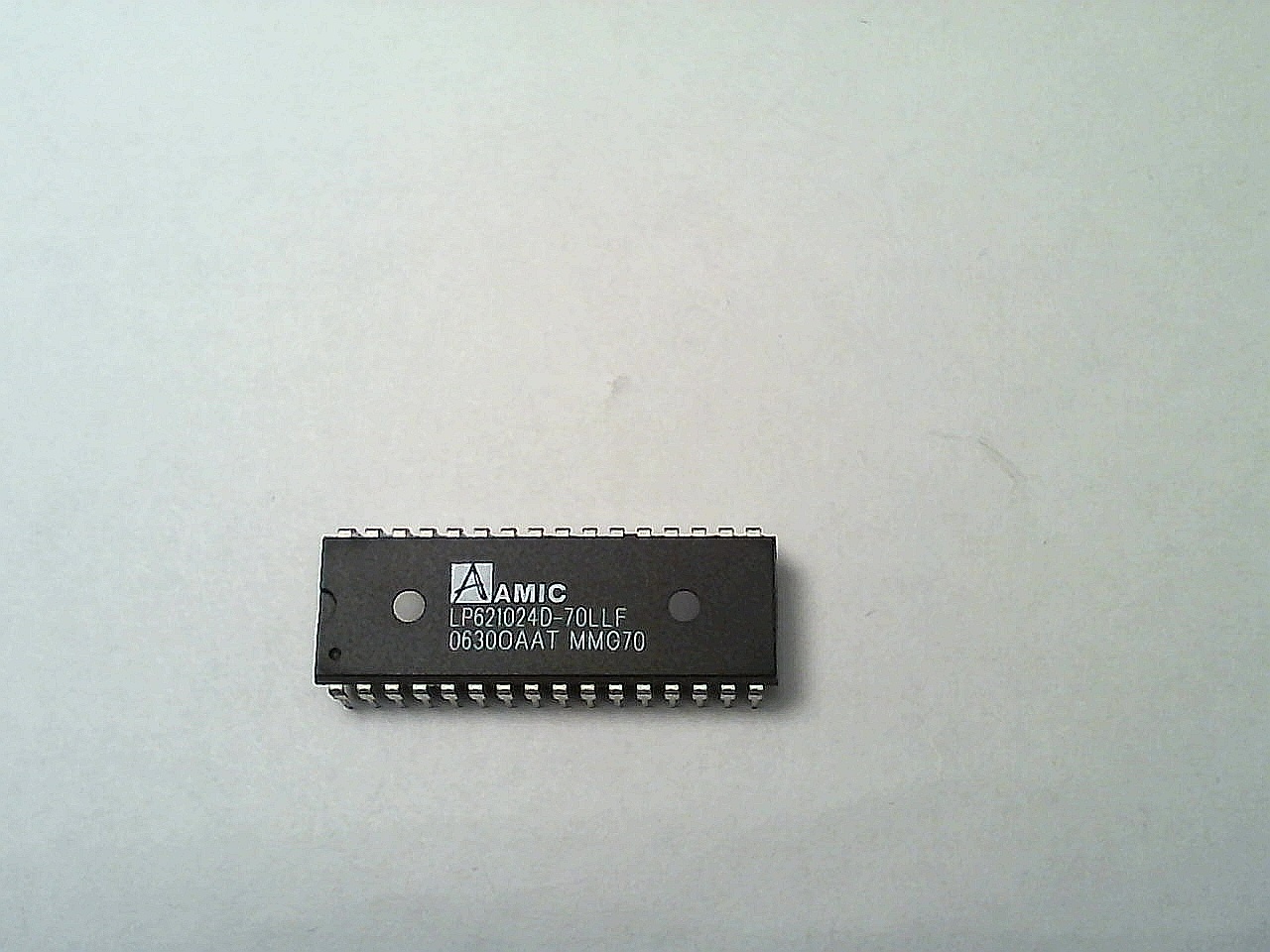 Микросхема KM681000 BL7(LP621024D-70LL)