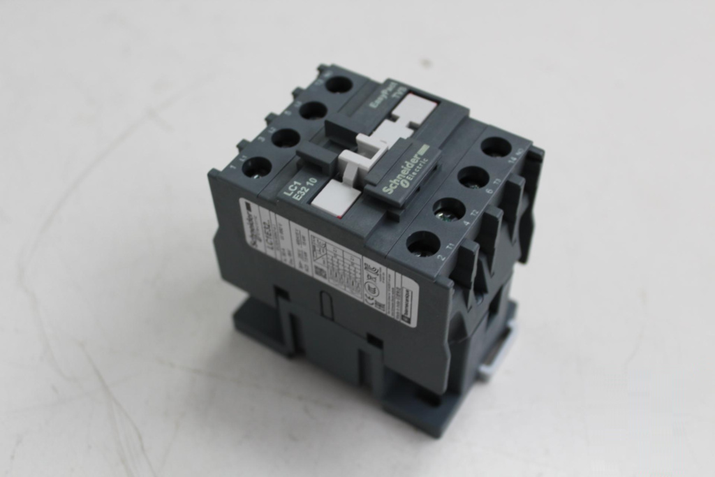 Контактор LC1E3210M5, 32A, 220V
