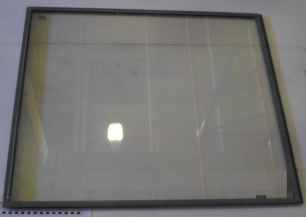 Стекло к бонете VT 200 нижнее нов.986х842мм пластик RAL7037 1755005