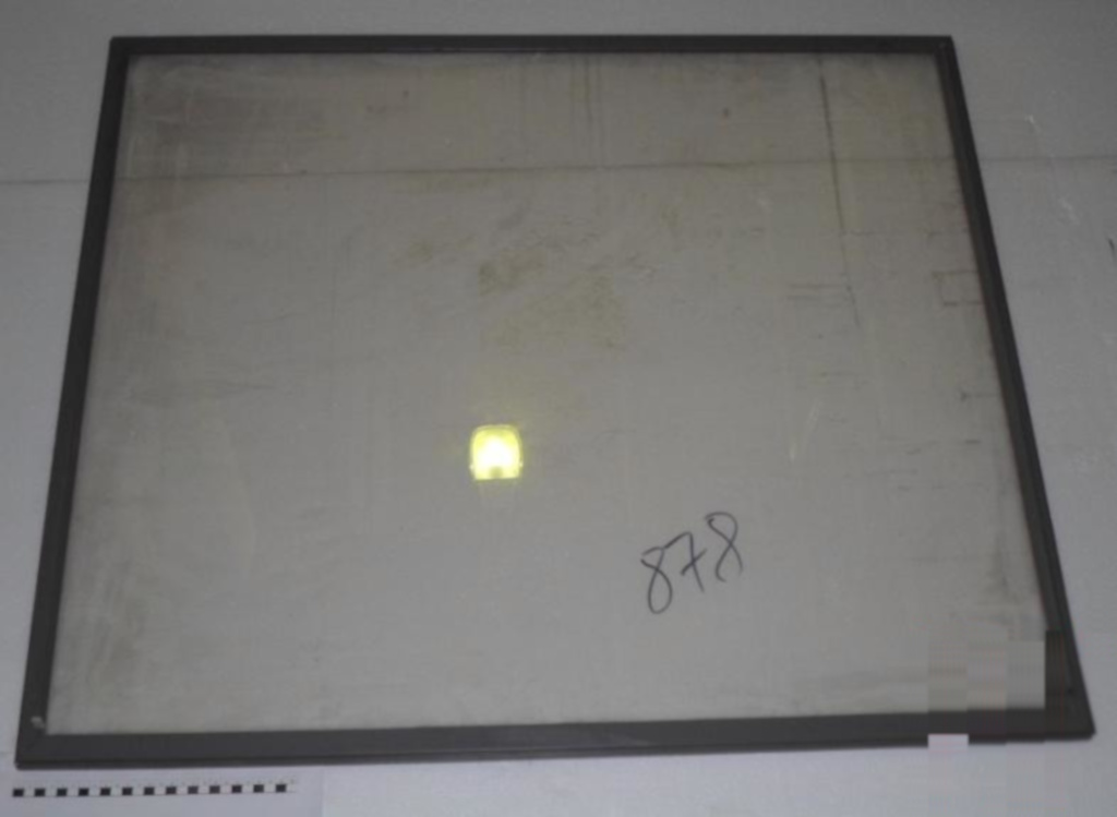 Стекло к бонете VT 200 верхнее нов.980х851мм пластик RAL7037 1755002